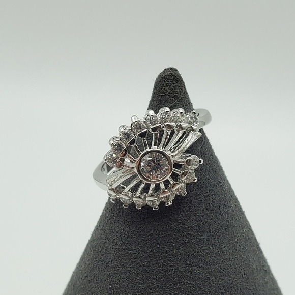 Clear Rhinestone Silver Tone‎ Ring Size 7.75 Asymmetrical Womens Fashion Jewelry - Picture 1 of 9